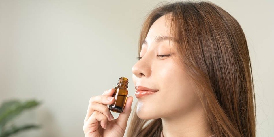 7 Essential Oils for Anxiety That Promote Calm and Relaxation